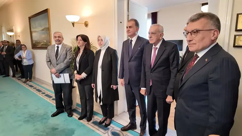 Şimdi Gömleğin Yanlış İliklenen Düğmesini Düzeltme Zamanı