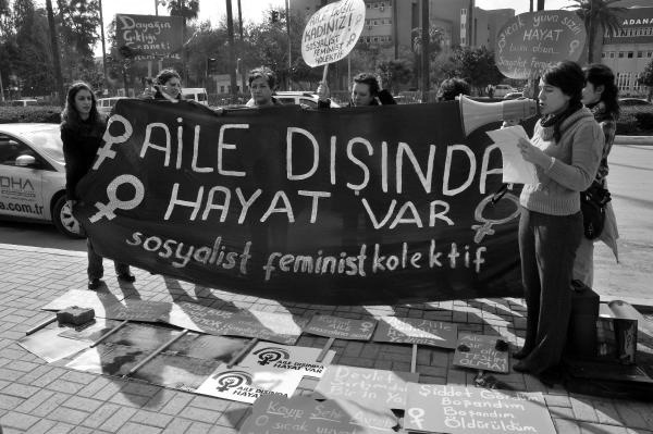 Yeni Sağ Hükümet Politikaları ve Küresel Feminizm Çağrısı