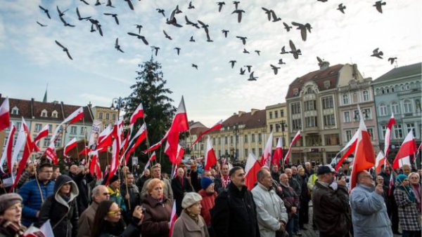 Düşmanlarla Dolu Bir Dünyada Yaşamak: Polonya Çıkmazı Üzerine