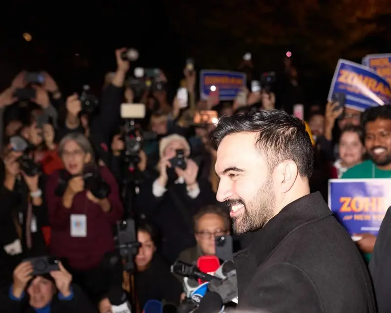 Mikroşöhretleşmiş Siyaset ve Dijital Kamusallığın Yeni Estetiği: Zohran Mamdani’nin Asıl Anlamı